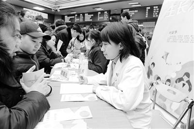 蘭州大學(xué)第一醫(yī)院舉行“新年！新高度！”兒童保健義診活動