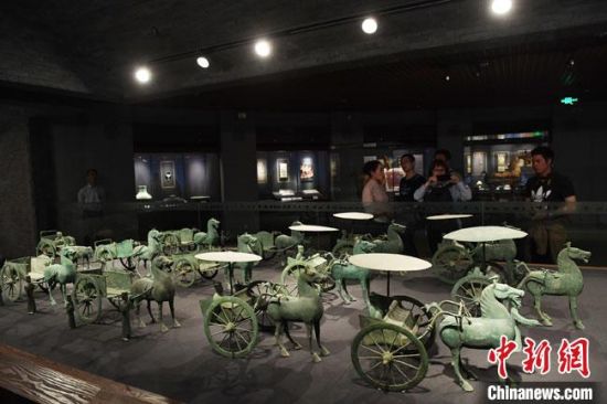 圖為甘肅省博物館展陳的東漢銅奔馬車陣。(資料圖) 楊艷敏 攝