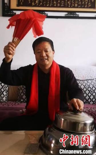 甘肅非遺民間文學(xué)“春官說詩(shī)”傳承人宅家上網(wǎng)“說鄉(xiāng)情” 甘肅非遺民間文學(xué)“春官說詩(shī)”傳承人宅家上網(wǎng)“說鄉(xiāng)情”