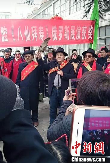 甘肅非遺民間文學(xué)“春官說詩(shī)”傳承人宅家上網(wǎng)“說鄉(xiāng)情”