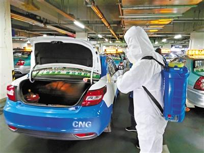 免費(fèi)接送一線抗“疫”人員 蘭州奔馬雷鋒車(chē)隊(duì)，你們真棒！