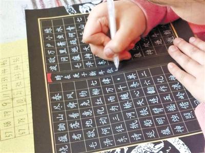 驚艷！9歲小女娃手寫“印刷體”字帖