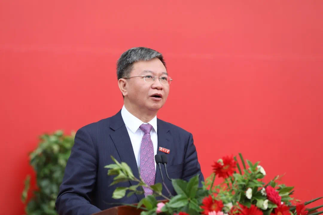 蘭州大學(xué)校長嚴(yán)純?nèi)A寄語2020屆本科畢業(yè)生：做敢擔(dān)當(dāng)、能擔(dān)當(dāng)、有擔(dān)當(dāng)?shù)娜?>
        </a><em>蘭州大學(xué)校長嚴(yán)純?nèi)A寄語2020屆本科畢業(yè)生：做敢擔(dān)當(dāng)、能擔(dān)當(dāng)、有擔(dān)當(dāng)?shù)娜?/em></li>
    <li><a  target=