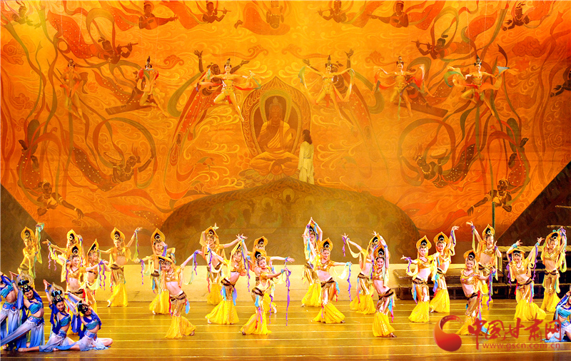 8月8日晚，《絲路花雨》《大夢(mèng)敦煌》首次同臺(tái)亮相蘭州