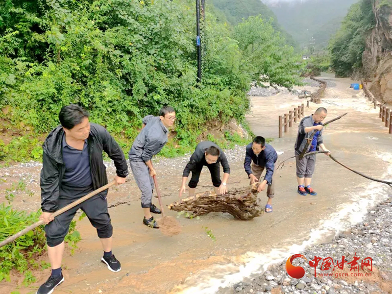 徽縣：駐村幫扶工作隊(duì)積極投身防汛救災(zāi)第一線(xiàn)