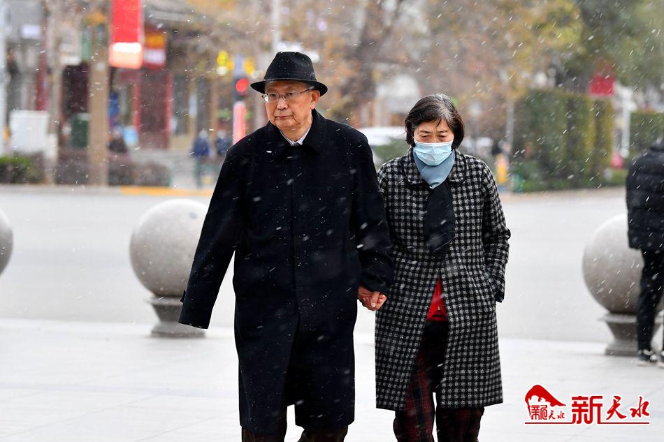 初雪來了！一起在天水街頭，共赴“白頭”！