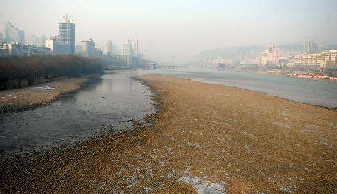 市民：黃河水位大降會(huì)不會(huì)影響供水？ 水務(wù)部門：枯水期流量偏小屬于正?，F(xiàn)象