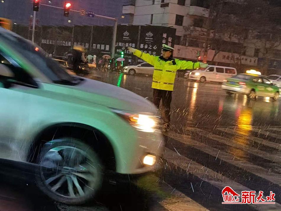 風(fēng)雪襲來，天水最美“警色”在路上！