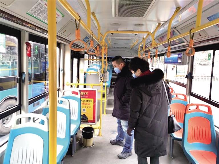 蘭州公交集團(tuán)：所有公交車(chē)輛落實(shí)早晚高峰前“一日兩消毒”制度