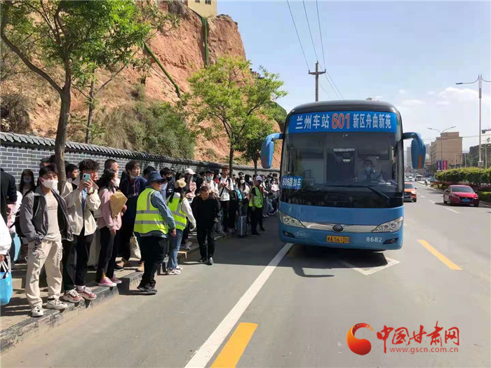 甘肅省道路運輸事業(yè)發(fā)展中心加快推廣95128約車服務(wù)便利老年人“一鍵叫車”