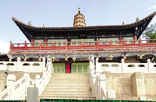 白塔寺閉門謝客，何時(shí)開(kāi)放？管理處：白塔基礎(chǔ)出現(xiàn)病害圍擋施工，預(yù)計(jì)年底前完工