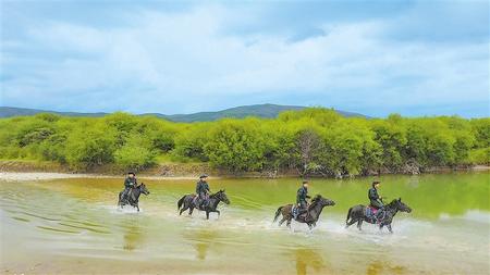 草原騎警，牧民心中的親人——記瑪曲縣公安局草原騎警大隊(duì)