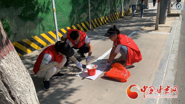 蘭州城關(guān)：規(guī)范停車(chē)劃線(xiàn)標(biāo)識(shí) 讓非機(jī)動(dòng)車(chē)停放“守規(guī)矩”