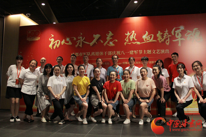 【蘭大新聞學(xué)子重走西北角】不變的軍旅情，不滅的舞臺(tái)夢(mèng)——記原成都軍區(qū)政治部戰(zhàn)旗文工團(tuán)國(guó)家一級(jí)演員楊思遠(yuǎn)