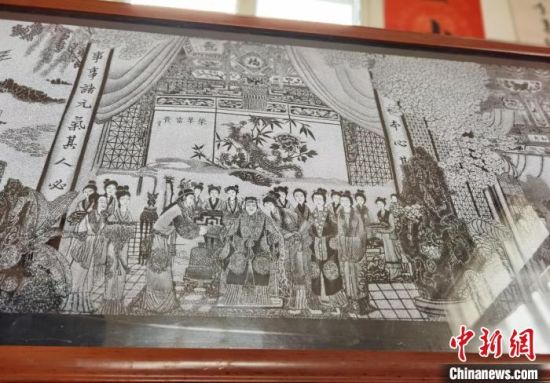 圖為陶世清的影雕作品?！钅?攝