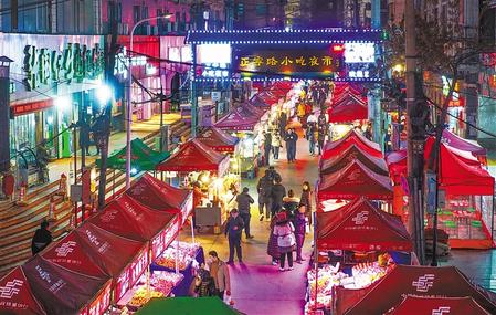 蘭州市城關(guān)區(qū)正寧路小吃夜市、南關(guān)民族風(fēng)味一條街恢復(fù)營業(yè)