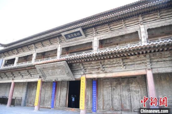 圖為張掖大佛寺建筑外圍?！钇G敏 攝