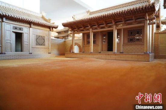 圖為微縮建筑蘭州四合院內(nèi)部結(jié)構(gòu)?！【琶赖┰?　攝