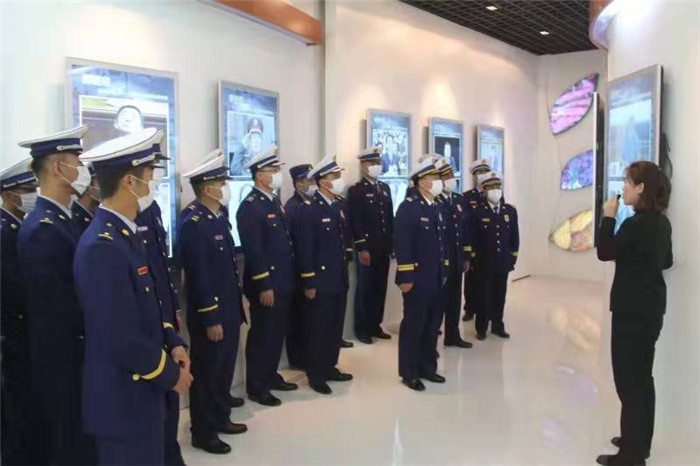 1642412543445060.jpg 金昌市消防救援支隊(duì)同志們參觀市清廉教育基地.jpg