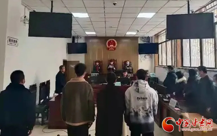 依法帶娃！甘肅省平?jīng)鍪邪l(fā)出首份《家庭教育令》