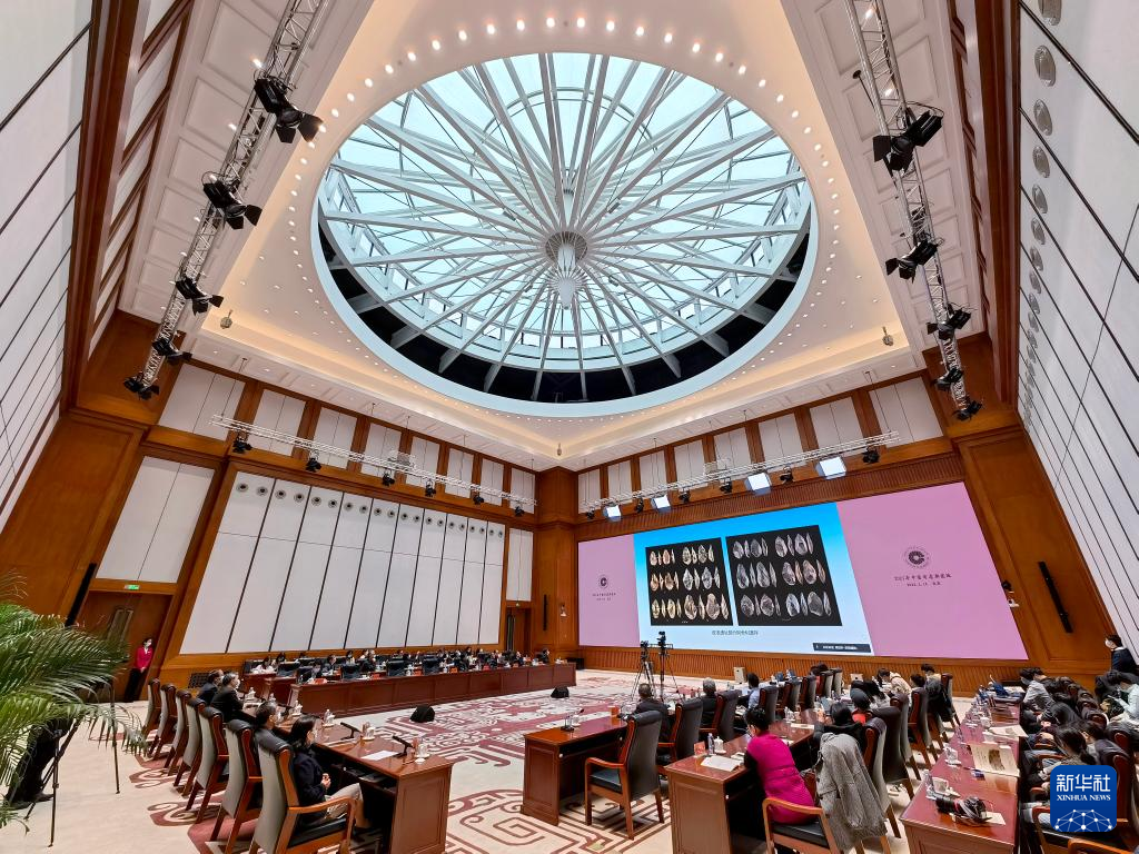 3月18日，“中國社會(huì)科學(xué)院考古學(xué)論壇·2021年中國考古新發(fā)現(xiàn)”進(jìn)行入選項(xiàng)目報(bào)告環(huán)節(jié)（手機(jī)照片）。