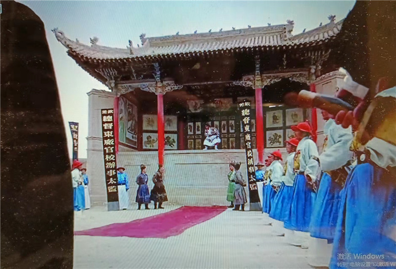 電影《新龍門客?！菲^之關(guān)城清代戲臺特寫