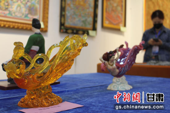 圖為敦煌飛天造型的作品。徐雪 攝