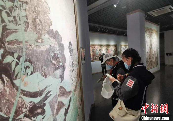 圖為學生參觀敦煌藝術館。(資料圖) 蘭州大學附屬學校供圖