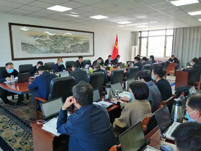 10月17日，金昌市紀(jì)委召開(kāi)常委會(huì)（擴(kuò)大）會(huì)議，專題學(xué)習(xí)交流習(xí)近平總書記代表第十九屆中央委員會(huì)向黨的二十大所作的報(bào)告，研究學(xué)習(xí)宣傳貫徹落實(shí)工作。.jpg