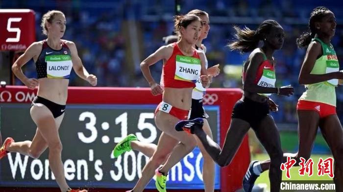 2016年8月，中國(guó)選手張新艷參加里約奧運(yùn)會(huì)田徑女子3000米障礙賽預(yù)賽。(資料圖) 受訪者供圖