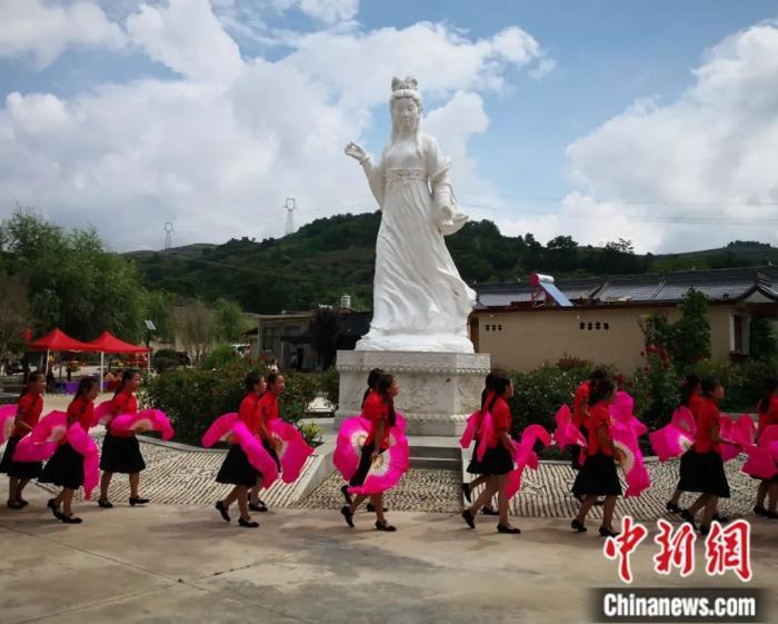 甘肅省西和縣乞巧節(jié)活動(dòng)。殷春永 攝