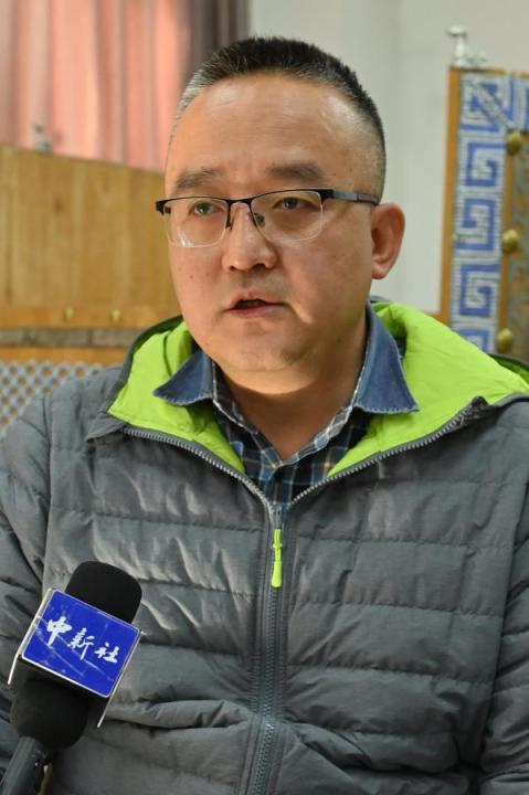 謝焱，甘肅省文物考古研究所副研究館員、考古研究二部主任、田野考古項(xiàng)目負(fù)責(zé)人。主持參與了張家川馬家塬戰(zhàn)國西戎墓地、臨潭磨溝齊家文化墓地等20多項(xiàng)考古調(diào)查、發(fā)掘工作，曾獲得中國國家文物局田野考古二、三等獎(jiǎng)，“十二五”文物保護(hù)科學(xué)和技術(shù)創(chuàng)新二等獎(jiǎng)等榮譽(yù)。