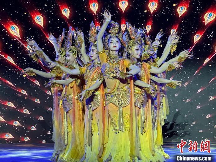 圖為甘肅演藝集團(tuán)歌舞劇院表演的舞蹈《金光千佛》。(資料圖)戴文昌 攝