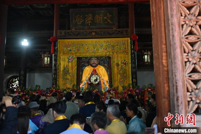 6月21日，2024(甲辰)年公祭中華人文始祖伏羲大典在甘肅天水舉行，來自海峽兩岸及港澳地區(qū)約500人現(xiàn)場共祭中華人文始祖伏羲。中新社記者 李亞龍 攝