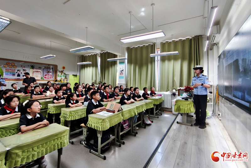 知危險、會避險 蘭州交警開展暑假交通安全宣傳